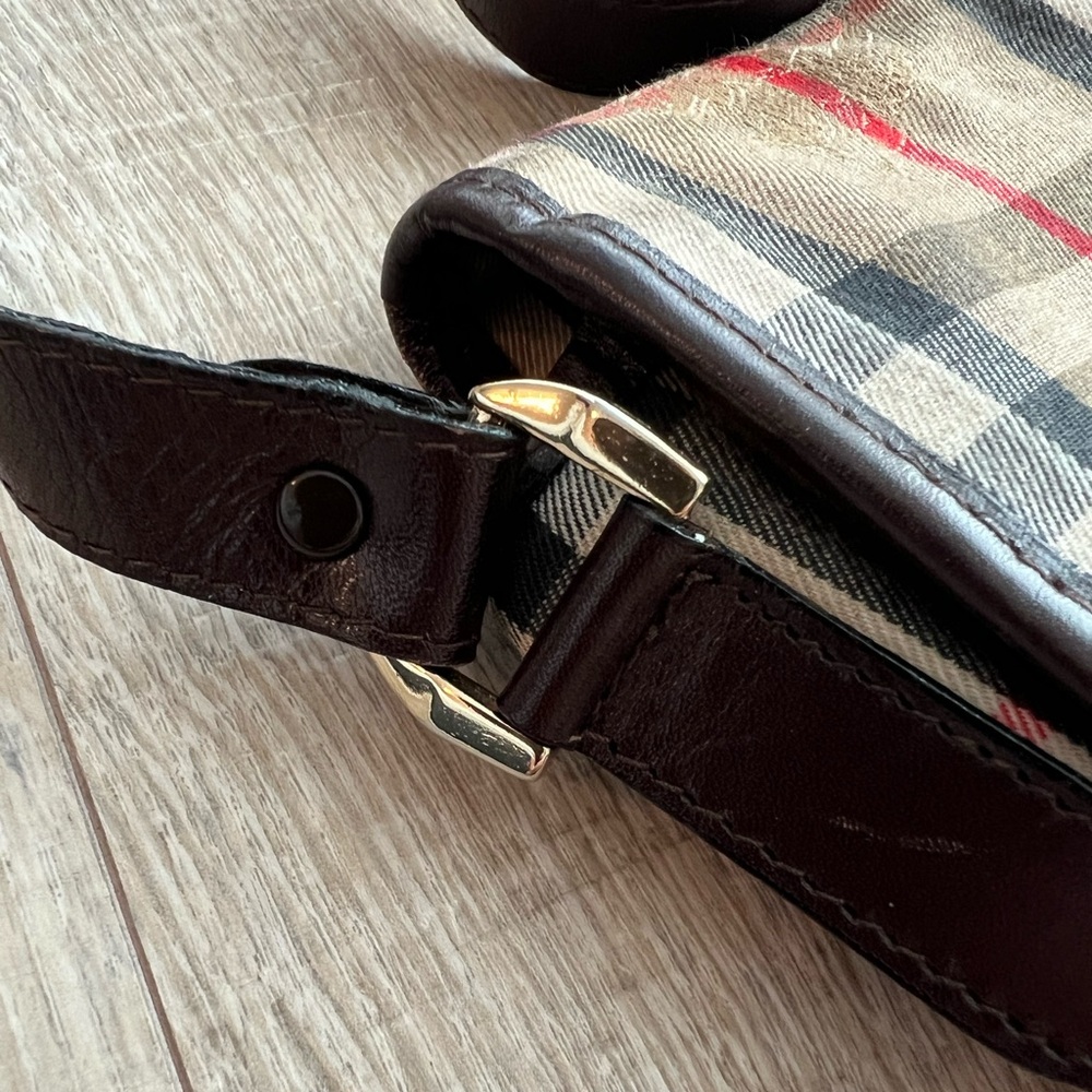 Burberry Haymarket Check Crossbody Bag Canvas Crossbody Bag - Picture 4 of 11